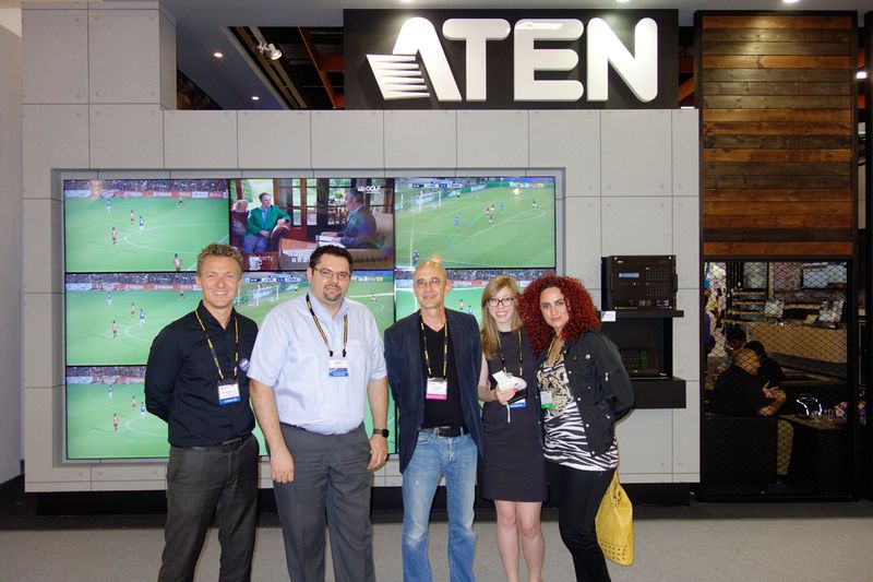 (v. l.) Remko Gerards, ATEN, Gerhard Zerwes, ALLNET, Jürgen Michels, 2Direct, Ines Kefel, ATEN, und Besa Agaj, IT-BUSINESS (Bild: IT-BUSINESS)