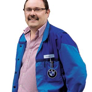Manfred Scheuerer, BMW: „Wir haben die Werkzeugköpfe der Roboter mit Energiezuführungssystemen von Robotec Systems ausgerüstet. Für uns ist es wichtig, dass diese in der Anlage sieben Jahre lang störungsfrei laufen.“