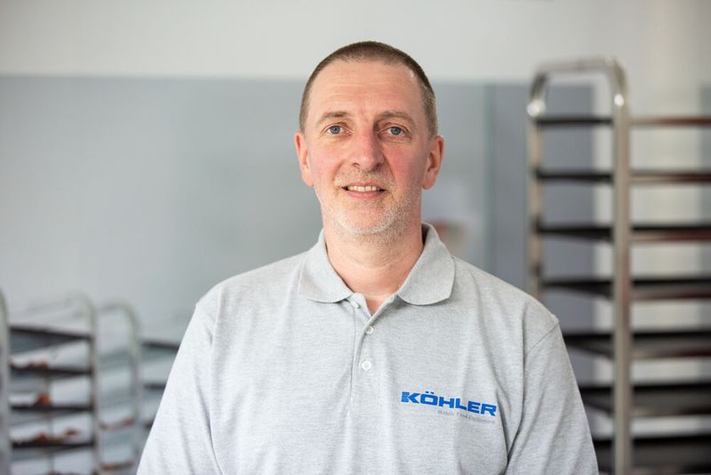 „Angesichts unserer komplexen Schweißprozesse waren wir überrascht, wie einfach die Automatisierung mit den Cobots vonstattenging. Wir gewinnen dadurch konstante Qualität bei unseren Produkten, konnten zudem die Dauer des Schweißprozesses halbieren und entlasten unsere Mitarbeitenden.“ Heinz Lück, Produktionsleiter bei Köhler. (Bild: Universal Robots)