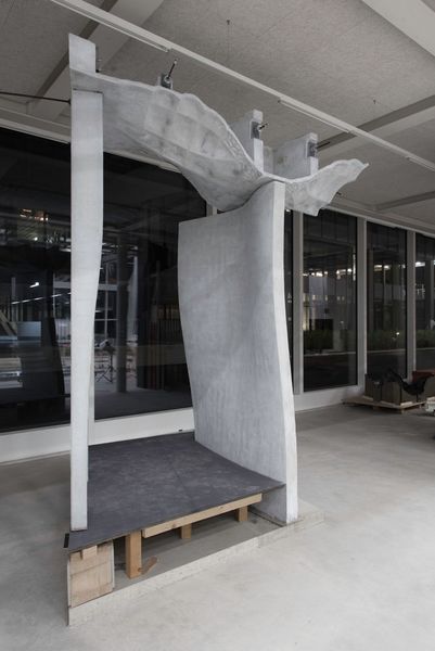 Der Haus-Prototyp kombiniert mehrere neue Bauverfahren wie die Technologie „Smart Dynamic Casting“ für die Fassade des Erdgeschosses und die „Mesh Mould“- Technologie für die doppelgekrümmten Wände des offenen Wohn- und Arbeitsbereiches. Ab Sommer 2018 soll das dreistöckige Gebäude mit einer Nutzfläche von 200 m² Gastforschenden als Wohn- und Arbeitsort dienen. (NCCR Digital Fabrication, 2017)