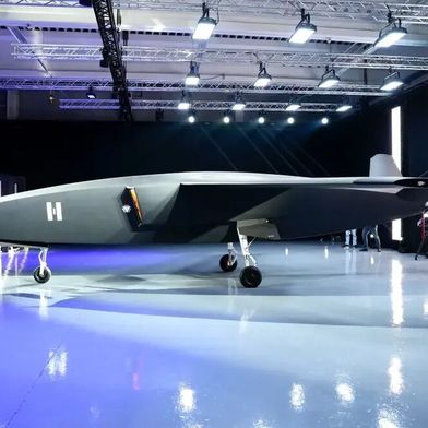 The start-up Helsing, which actually specialises in conventional combat drones, is gearing up for future military orders with plans for a new plant near Munich. Perhaps the new CA-1 UAV AI fighter aircraft (pictured) will also be scurrying out of the factory gates there in the future. (Source: Helsing)