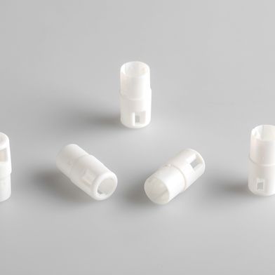 Composant destiné à un auto-injecteur, fabriqué avec une précision au millionième près sur la machine Engel E-Mac. (Bild: Ange)