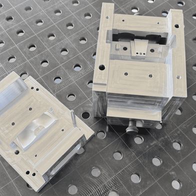 Unternehmen, die ihre Prototypenphase konsequent nutzen, verkürzen ihre Entwicklungszyklen, validieren Bauteile bereits vor dem Werkzeugbau, reduzieren Kosten in der Serienanlaufphase und treffen fundierte technische Entscheidungen auf Basis belastbarer Daten.  (Bild: Gördes Modell- und Formenbau)