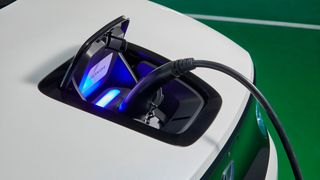 Glaubt man einigen Wissenschaftlern, könnten E-Autos bei der Reichweite bald Diesel-Fahrzeuge hinter sich lassen. (Bild: Honda)