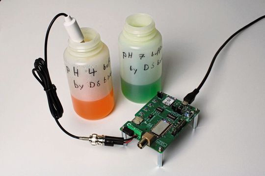 Bild 3: Aufbau der pH-Messung mit der EmStat Pico-Entwicklungsplatine:(Bild:  PalmSens)