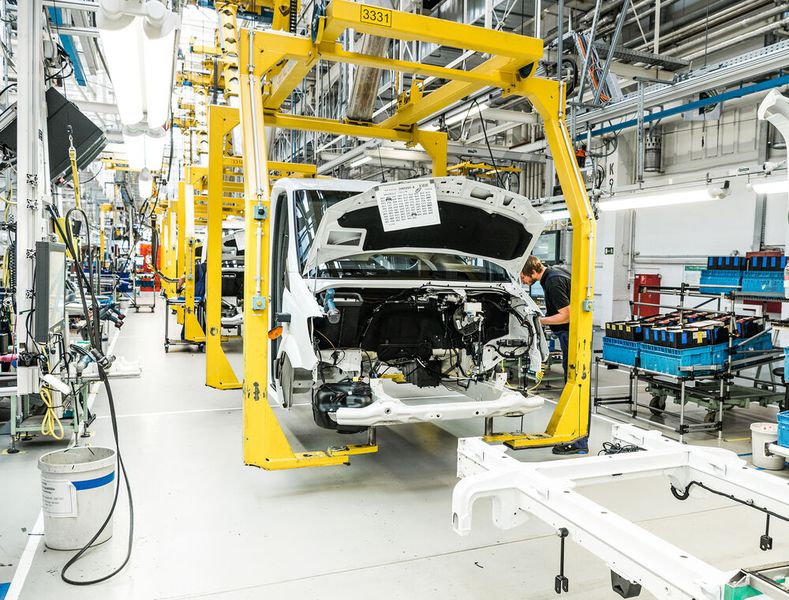 Künstliche Intelligenz kann künftig in vielen Bereichen der Industrie eingesetzt werden, beispielsweise für die Steuerung automatisierter und teilautomatisierter Prozesse.   (Bild: Fraunhofer IFF, Andreas Süß)