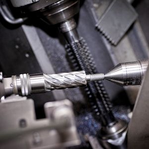 Bild 1: Mit den neu beschichteten Wälzfräsern können 320.000 Lenkritzel statt bisher 80.000 produziert werden.