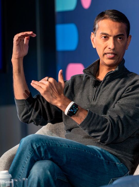 Vorstandsmitglied Muhammad Alam steht Rede und Antwort. (Bild:  SAP)