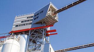 Der Ropecon verbindet Rohstofflager und Produktionsprozess. (Bild: Doppelmayr Transport Technology GmbH)