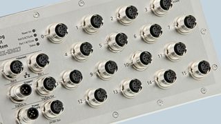 Die Edelstahl-Box von Intermas-Elcom erfüllt den Schutzgrad IP65 und ist besonders für Krankenhäuser entwickelt worden. (Intermas-Elcom )