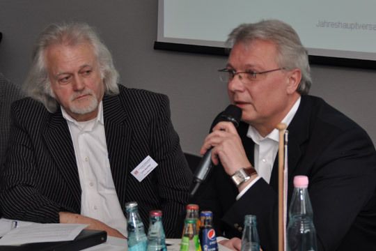 Matthias Heinz, Geschäftsführer von Daihatsu Deutschland, und Verbandsvorsitzender Udo Auchter. (Archiv: Vogel Business Media)