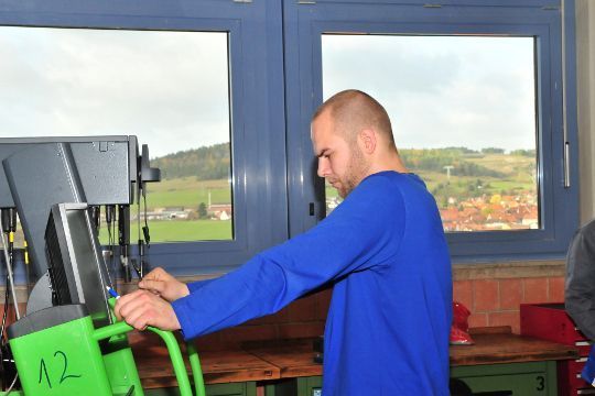 Der Schleswig-Holsteiner Carsten Röh bei der Suche nach der richtigen Einstellung des Testers. (Archiv: Vogel Business Media)
