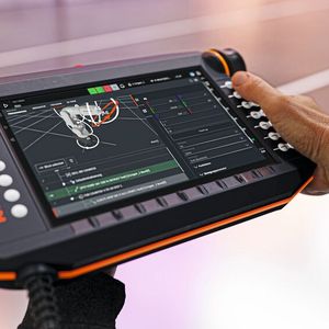Mit KI-bereiter Steuerung und dem neuesten Betriebssystem iiQKA.OS2 treibt Kuka die Automatisierung voran.(Bild:  Kuka)