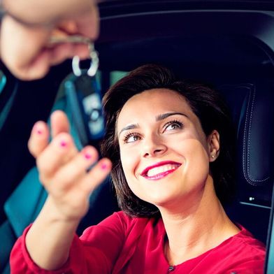 Der Kauf eines Autos ist für viele Konsumenten weiterhin sehr wichtig. Doch die Verbraucher sind skeptischer geworden und schwerer zu überzeugen. (Bild: Autoren-Union Mobilität/CKD)