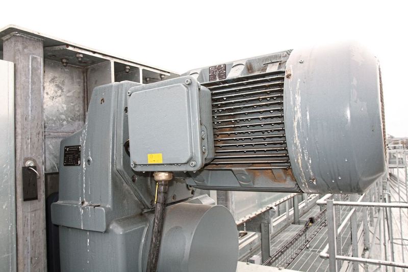 Die Block-Flachgetriebe in ungeschützter Außenaufstellung trotzen am Hafen von Fredericia zuverlässig Wind, Wetter und Möwendreck. (Bild: Nord Drivesystems)