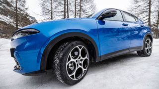 Der Pirelli Cinturato All Season SF3 soll durch sein adaptives Profil auch in abgenutztem Zustand noch guten Schneegrip bieten. (Bild: Pirelli)