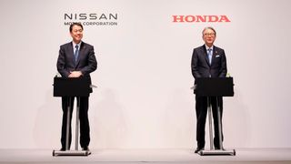 Nissan-CEO Makoto Uchida (l.) und Honda-Präsident Toshihiro Mibe traten am Freitag (15. März) gemeinsam vor die Presse. (Bild: Nissan)