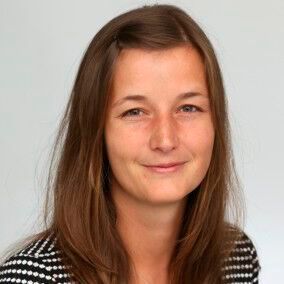 Marie Innes, Red Hat: „Um den Betrieb zu entlasten, sollten vertrauenswürdige Plattformen mit erweiterten Sicherheitsfunktionen genutzt werden. “ Marie Innes, Red Hat: „Um den Betrieb zu entlasten, sollten vertrauenswürdige Plattformen mit erweiterten Sicherheitsfunktionen genutzt werden. “