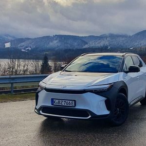 Die Preise für den bZ4X starten bei 47.490 Euro.(Bild:  Mauritz – »kfz-betrieb«)