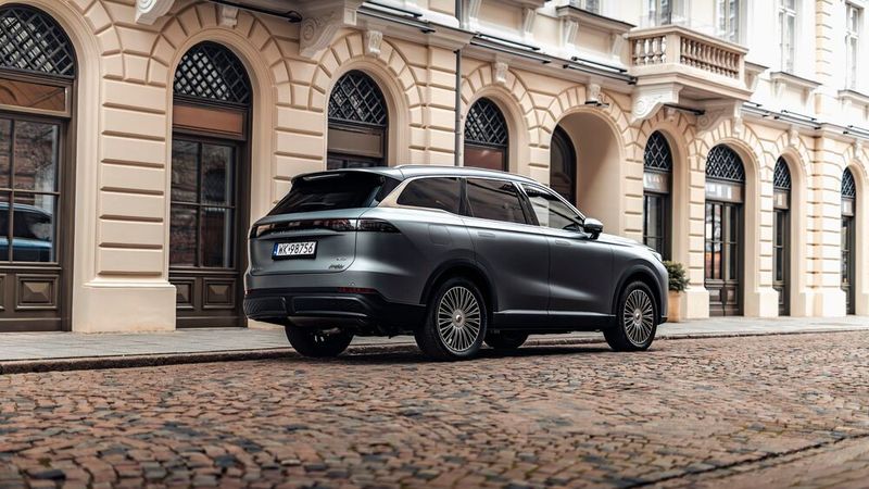 Der 143 PS starke Turbobenziner arbeitet gleich mit drei Elektromotoren zusammen. (Bild: Chery)