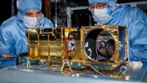 Within four years, Comat developed and manufactured more than 2,000 parts for the five prototypes and the flight model of the SuperCam. The company’s engineers worked closely with the teams from IRAP and CNES to install the instrument in a cleanroom environment. (Source: Comat)