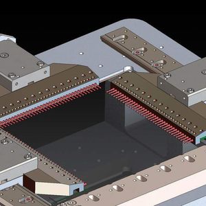Bild 2: Die Bauteile der Medizintechnik besitzen oft komplizierte Konturen, bei denen standardisierte Spannmittel versagen. Individualisierte Spannmittel und Mehrfachaufnahmen schaffen Abhilfe.