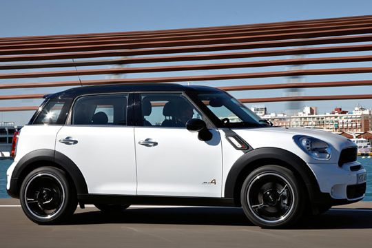 Preislich beginnt der Mini One Countryman bei 20.200 Euro. Das Topmodell Cooper S Countryman mit Allradantrieb gibt es erst für 27.900 Euro.  (Archiv: Vogel Business Media)