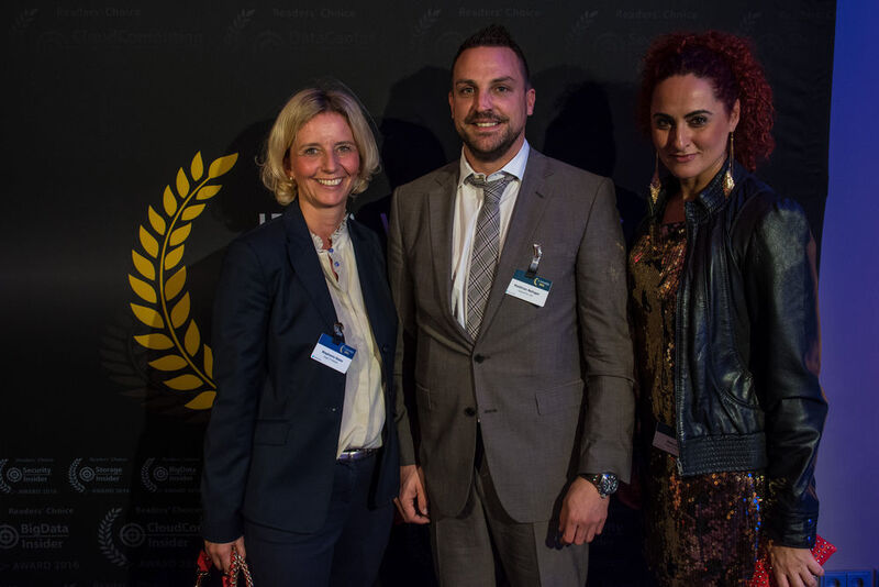 Matthias Nefzger von Kaspersky Lab, zusammen mit Stephanie Steen (links) und Besa Agaj, beide von der IT-BUSINESS. (Dominik Sauer / VIT)