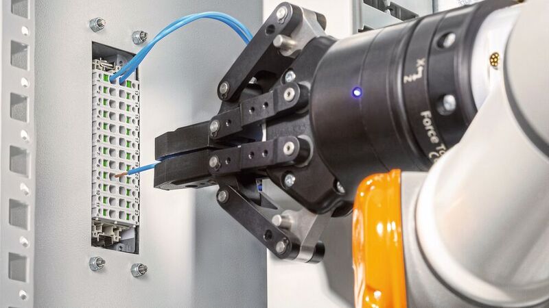 Die Snap In-Anschlusstechnologie ist für die automatisierte, robotergestützte Verdrahtung optimiert.