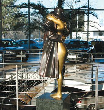 Auch die Kunst hat mit einer Skulptur von Bruno Bruni ihren Weg in den Audi-Ausstellungsraum gefunden. (Archiv: Vogel Business Media)