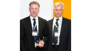 Max Sterk, Rafi-Geschäftsbereichsleiter Systeme (rechts) und Peter Kiechle, Key Account Manager von Rafi, nahmen den „Star of Motion Control“ von Siemens entgegen. (Rafi)