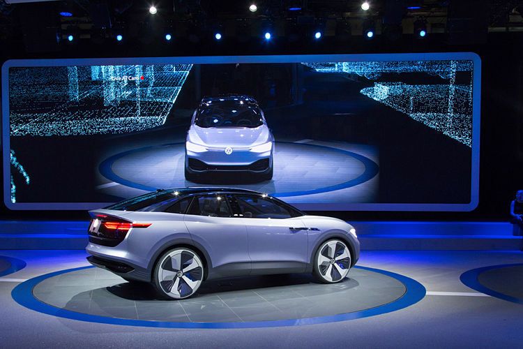 In 30 Minuten nimmt der Akku per Schnellladesystem (bei 150 kW DC) wieder 80 Prozent seiner Energiekapazität auf. (VW)