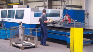 In seinem Lasertechnik-Kompetenzzentrum bearbeitet Umformtechnik-Spezialist Rübsamen unter anderem sehr große und sehr dickwandige Stahlteile. (Bild: Rübsamen)