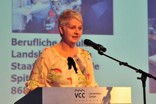 ZDK-Geschäftsführerin Birgit Behrens hielt die Laudatio auf den Sonderpreisträger. (Foto: Schmidt)