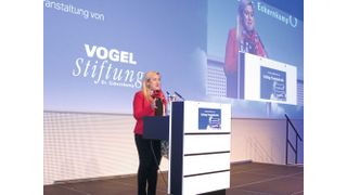 Als Schirmherrin hat die bayerische Gesundheitsministerin Melanie Huml die mehr als 600 Teilnehmer des 1. Infotags Prostatakrebs am 2. Februar 2019 im Würzburger Vogel Convention Center an den gesetzlich garantierten Anspruch auf Vorsorgeuntersuchungen ab dem 45. Lebensjahr erinnert: „Männer, seid keine Vorsorgemuffel“, so ihr Appell.  (Reinhardt / Devicemed)