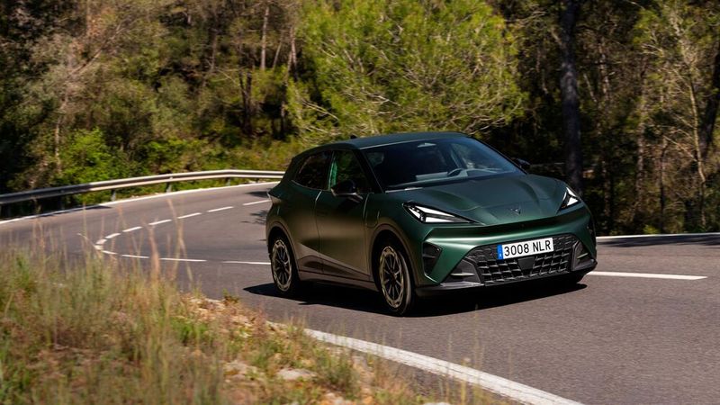 Der Auftritt des Raval verspricht Dynamik, Temperament und eine Portion elektrischen Überschwangs. (Bild: Cupra via Autoren-Union Mobilität)