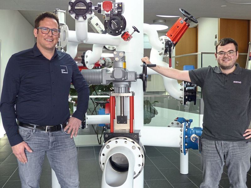 Für David Meier (l.) und Manuel Schmidlin sprachen in Summe die Standzeiten, die Qualität, der Preis und die Verfügbarkeit inklusive der kurzen Lieferzeiten für Gewindebohrer der Serie A von OSG.  (Bild: Vischer & Bolli)