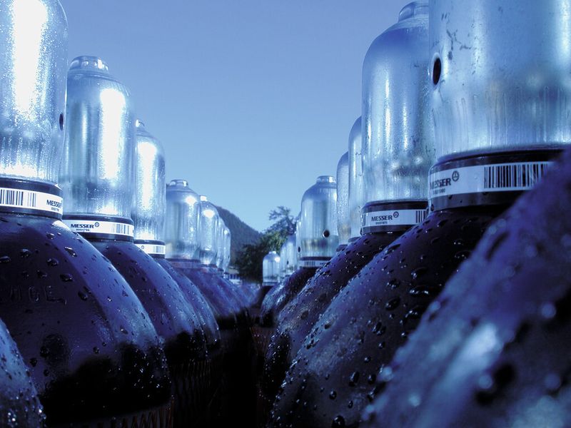 Mit einem MES lassen sich nun 2500 Stahlflaschen pro Tag auftragsbezogen zu produzieren und die Planungdaten dafür aktuell und transparent aufrufen. (Bild: Worthington Cylinders)