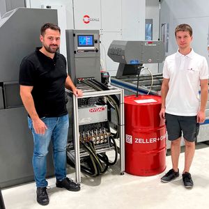 Manuel Gmeiner, Geschäftsleiter bei der Heron CNC-Technik GmbH: Die Zusammenarbeit mit Zeller+Gmelin und Hydac ist für uns ein weiterer, wichtiger Baustein in Richtung umfassende Digitalisierung unserer Produktion."(Bild:  Zeller+Gmelin)