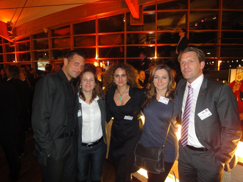 Dustin Palm und Ulf Kilper, Devil, mit den ITB-Mädels Hannah Lamotte, Besa Agaj und Vera Nikolic (Archiv: Vogel Business Media)