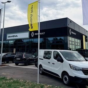 Beim Neubau hat das Autohaus Sirch ein starkes Augenmerk auf Nachhaltigkeit gelegt. (Bild:  Autohaus Sirch)