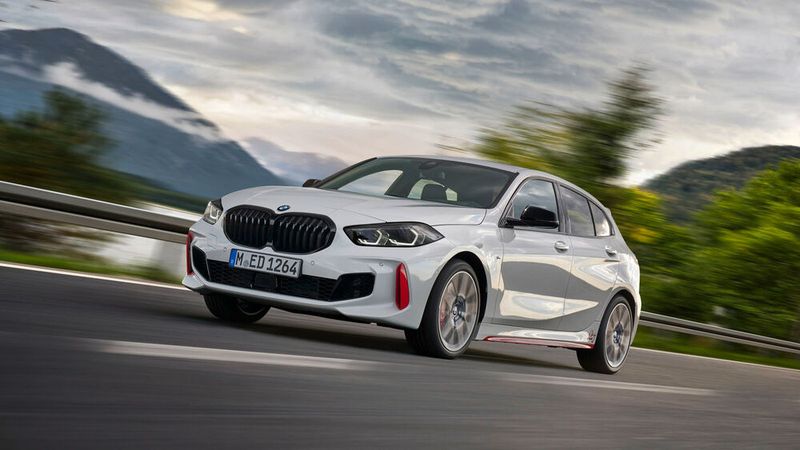 Es kennzeichnet künftig den zweitstärksten 1er. (Bild: BMW)