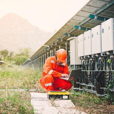 Grid-forming inverters are also known as grid-forming resources and grid-forming IBR. This article explains grid-forming inverters in detail.  (Bild: © only_kim - stock.adobe.com)