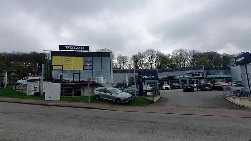 Nach dem Besuch der Markenkommunikationswerkstatt ging es weiter zum Volvo- und Opel-Betrieb von Markötter.  (Bild: Mauritz – VCG)