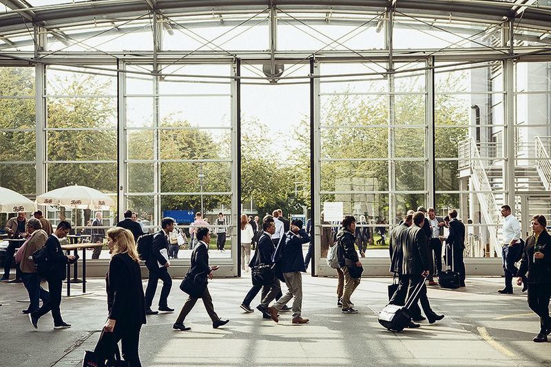 Here comes the sun: The sun came out over the exhibition grounds and underlined the positive mood in the industry. (Roman Pawlowski)