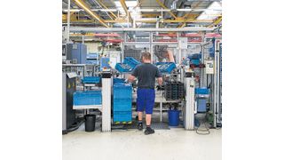 Ergonomisch gestaltete Arbeitsplätze tragen zu einer höheren Produktivität bei und schaden nicht der Gesundheit. (Bild: MTM (H. Cunze))