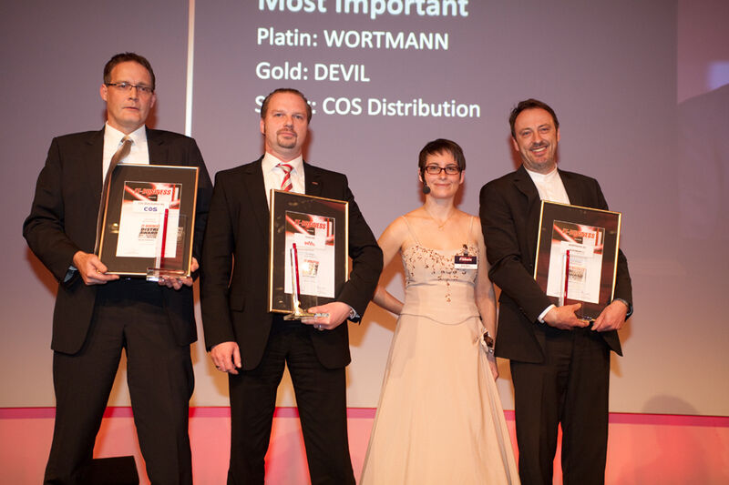 Gewinner Spezial-Distributoren Most Important (v.l.): Matthias Bese (COS), Axel Grothjan (Devil), Sarah Maier (IT-BUSINESS), Thomas Knicker (Wortmann) (Archiv: Vogel Business Media)