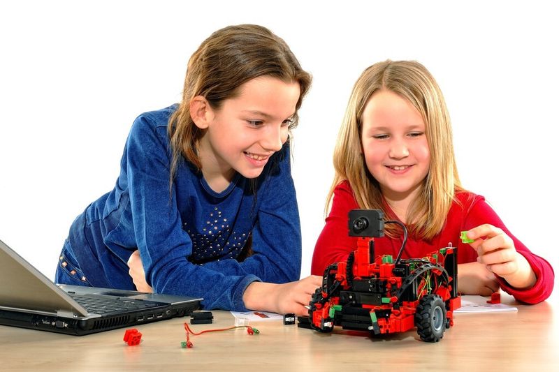 Aus den 310 Bauteilen können Kinder ab zehn Jahren 14 Modelle bauen. (Bild: Fischertechnik)