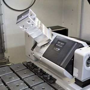 Bild 1: Mit dem nachgerüsteten Getriebedrehtisch von Lehmann kann ein Werkstück in vielen Fällen in nur einer Aufspannung komplett bearbeitet werden.