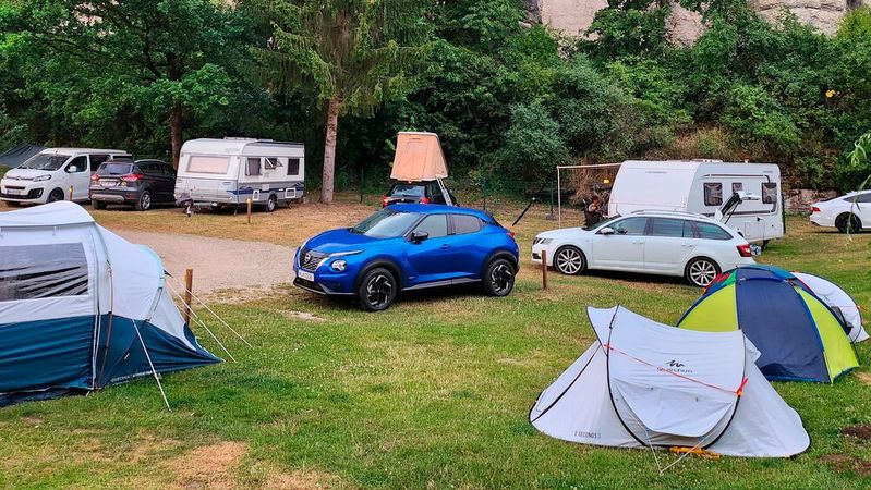 Für die Durchquerung der Wüste Gobi hatten wir leider keine Zeit – für einen Campingausflug in der Fränkischen Schweiz hat es für den Nissan Juke aber gereicht.(Bild:  Rosenow – VCG)
